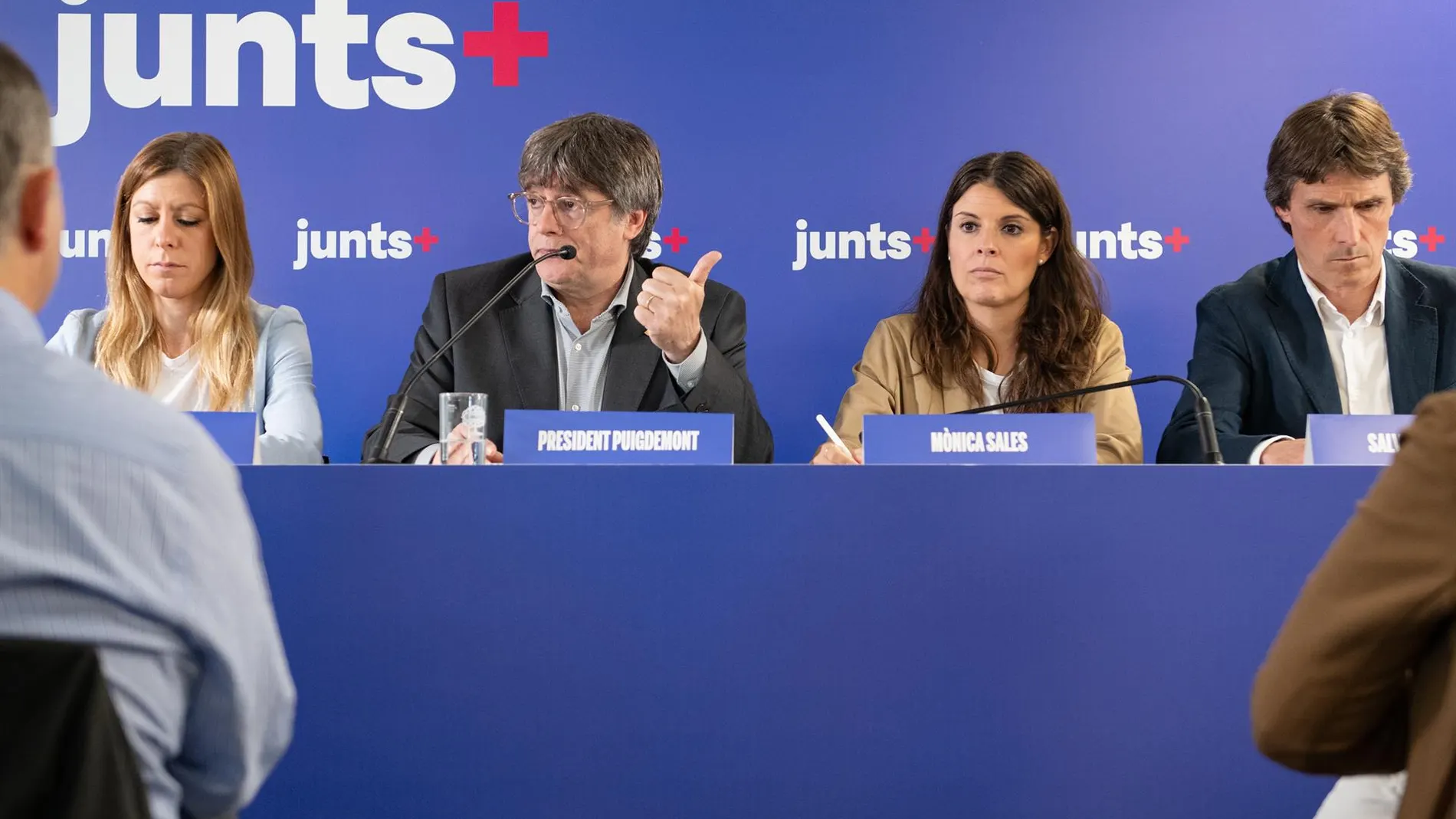 Puigdemont y la cúpula de Junts empiezan la reunión para decidir si rompen con el PSOE