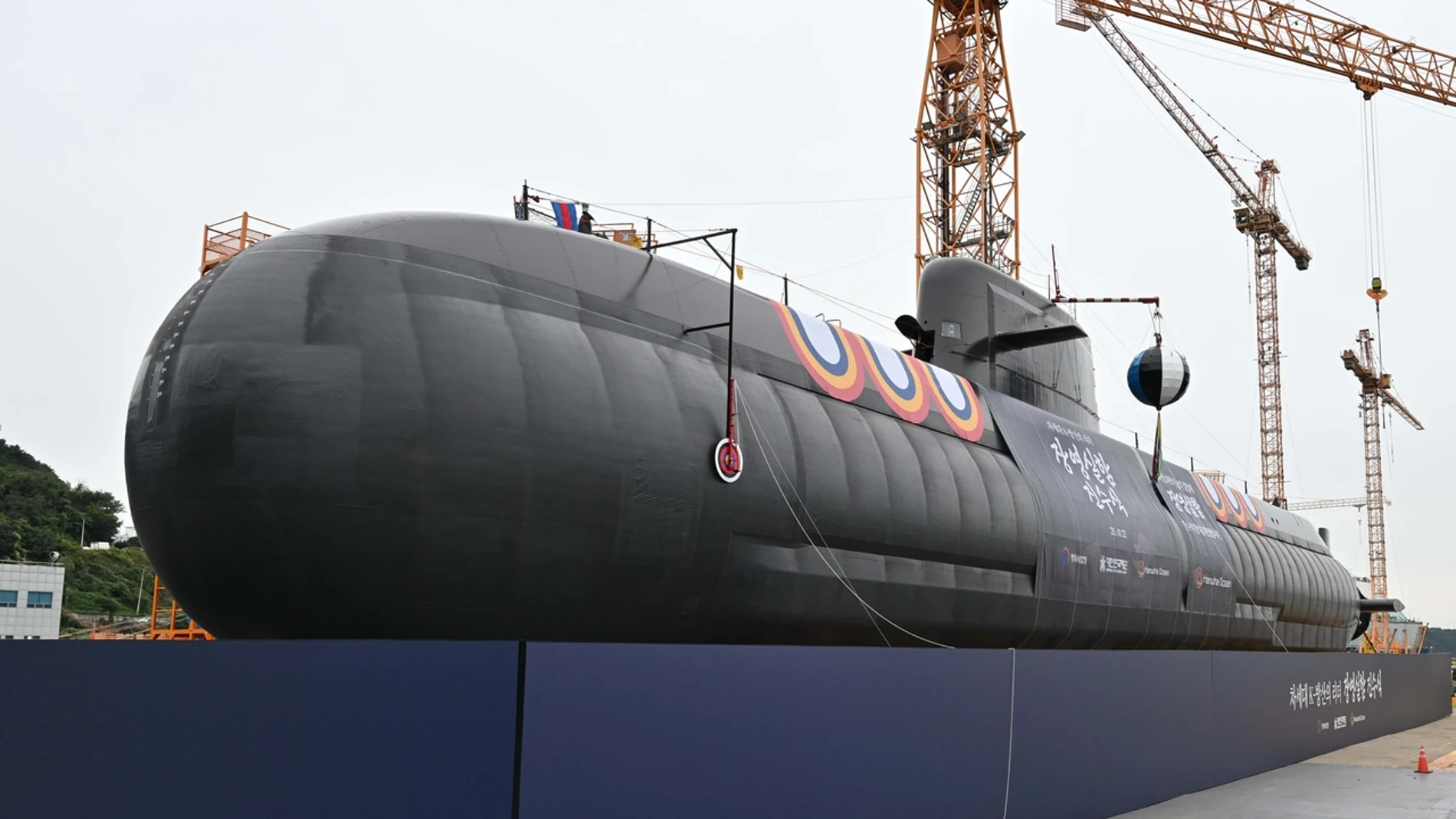 Submarino en el dique seco antes de ser botado