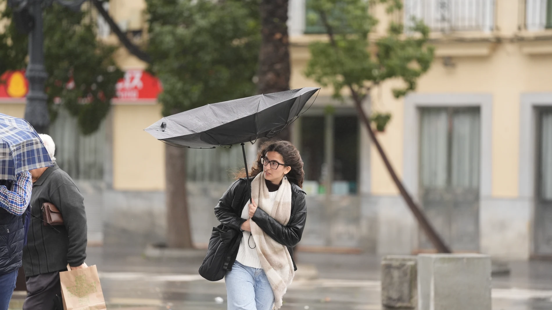 Imagen de archivo de fuertes vientos y lluvias en Cádiz