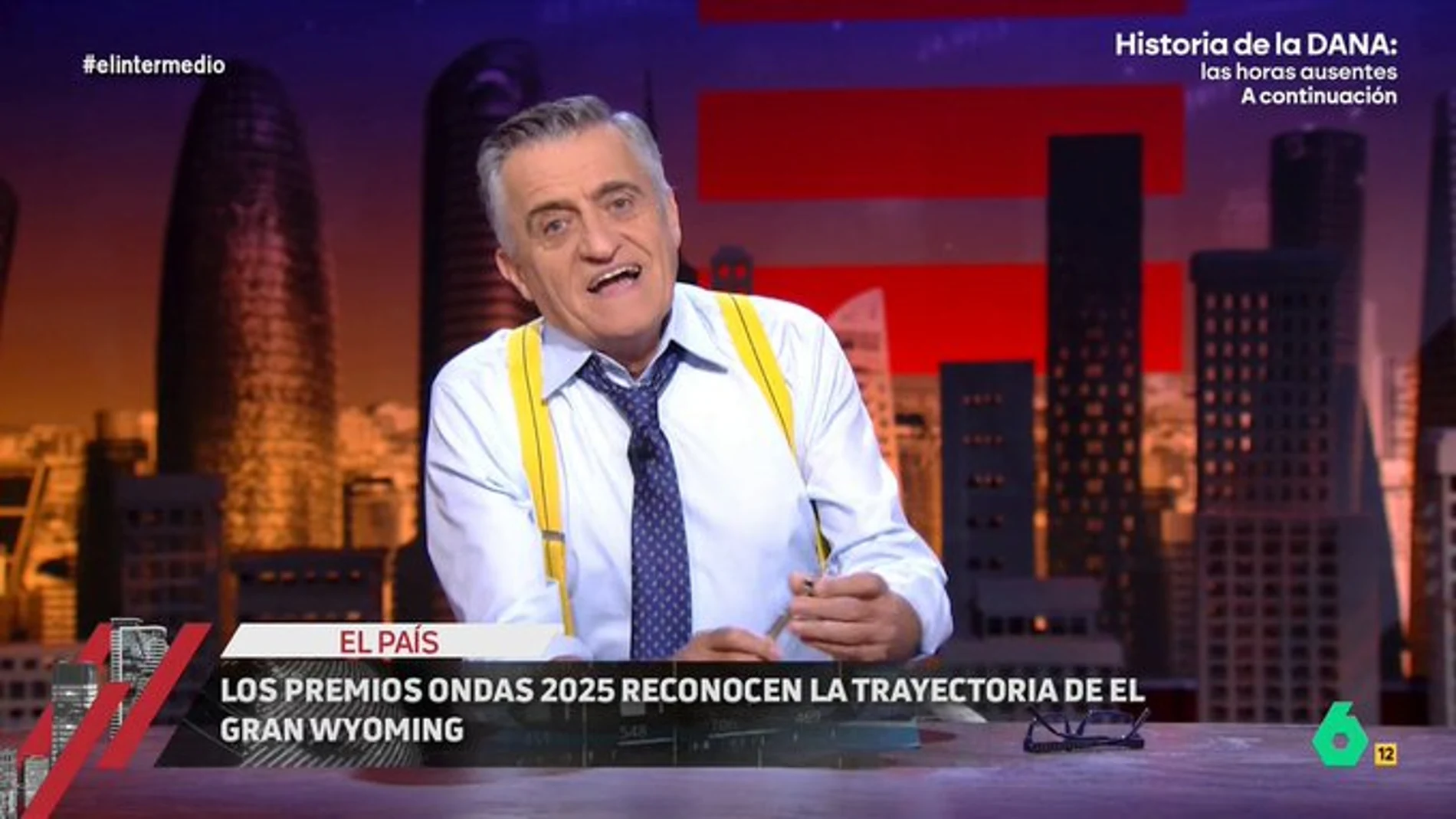 El Gran Wyoming durante su discurso de agradecimiento al ser galadornado con el Premio Ondas al mejor comunicador en 2025