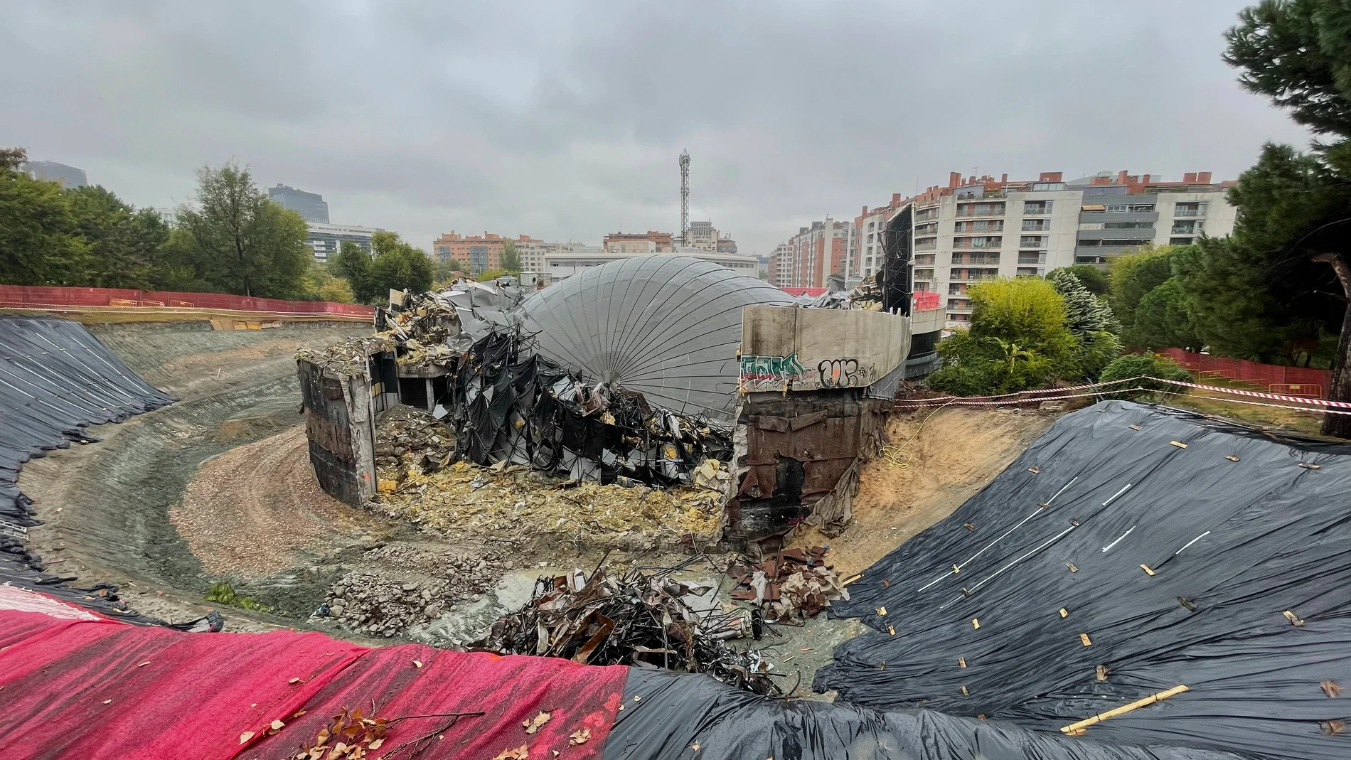 Tras el Derrumbe de la mítica cúpula del cine IMAX, arrancan las obras para convertirlo en un 'megateatro' de musicales.© Alberto R. Roldán / Diario La Razón.29 10 2025