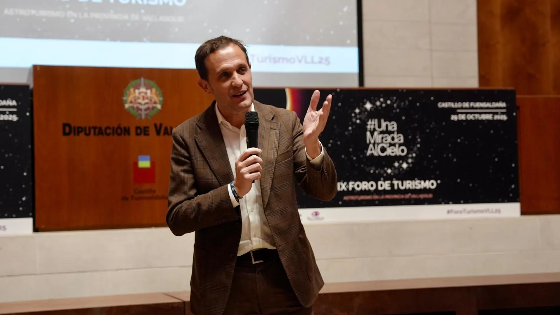 Conrado Íscar en el foro de turismo de la provincia de Valladolid