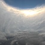 En el centro, abajo, se puede ver uno de los motores de la aeronave. En el centro, abajo, se puede ver uno de los motores de la aeronave.