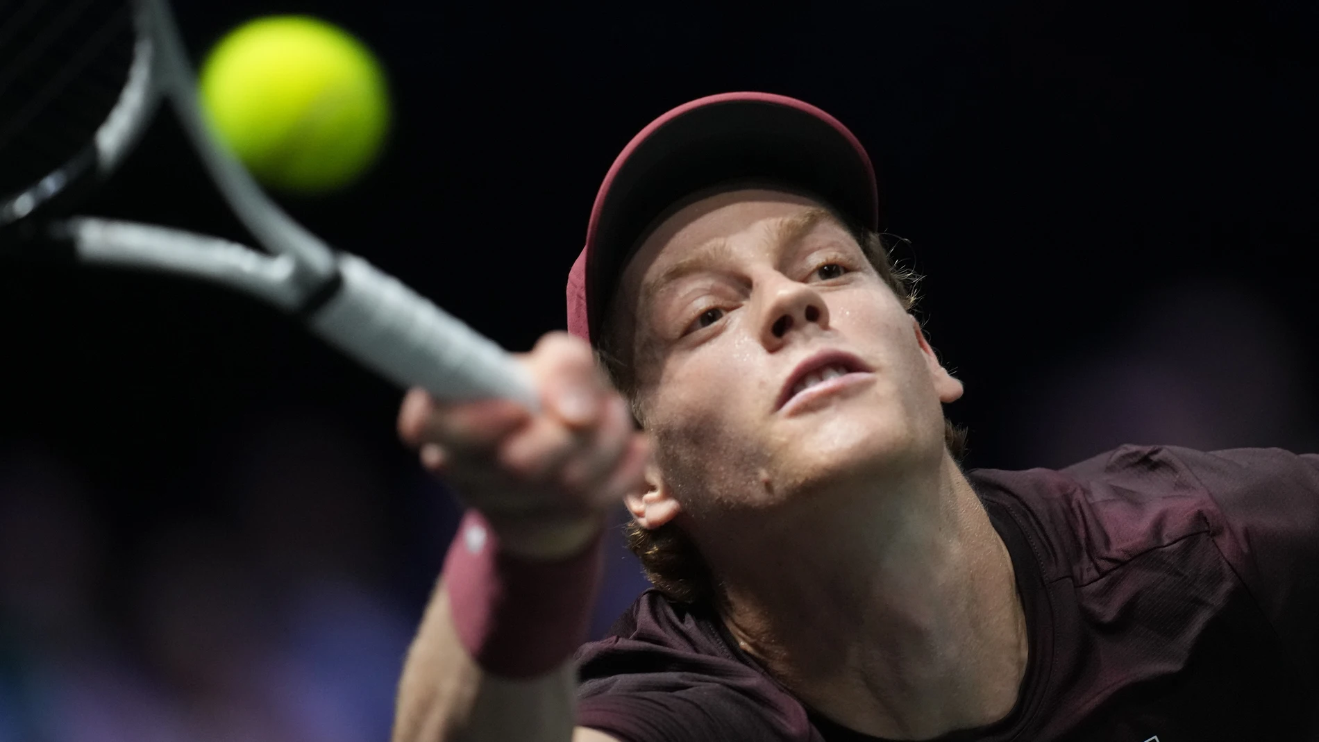 Italy's Jannik Sinner returns the ball to Belgium's Zizou Bergs during their second round match at the Paris Masters tennis tournament at the Paris La Defense Arena, Wednesday, Oct. 29, 2025, in Paris. (AP Photo/Christophe Ena)