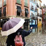 Calles anegadas de agua en Sevilla tras las lluvias torrenciales de ayer