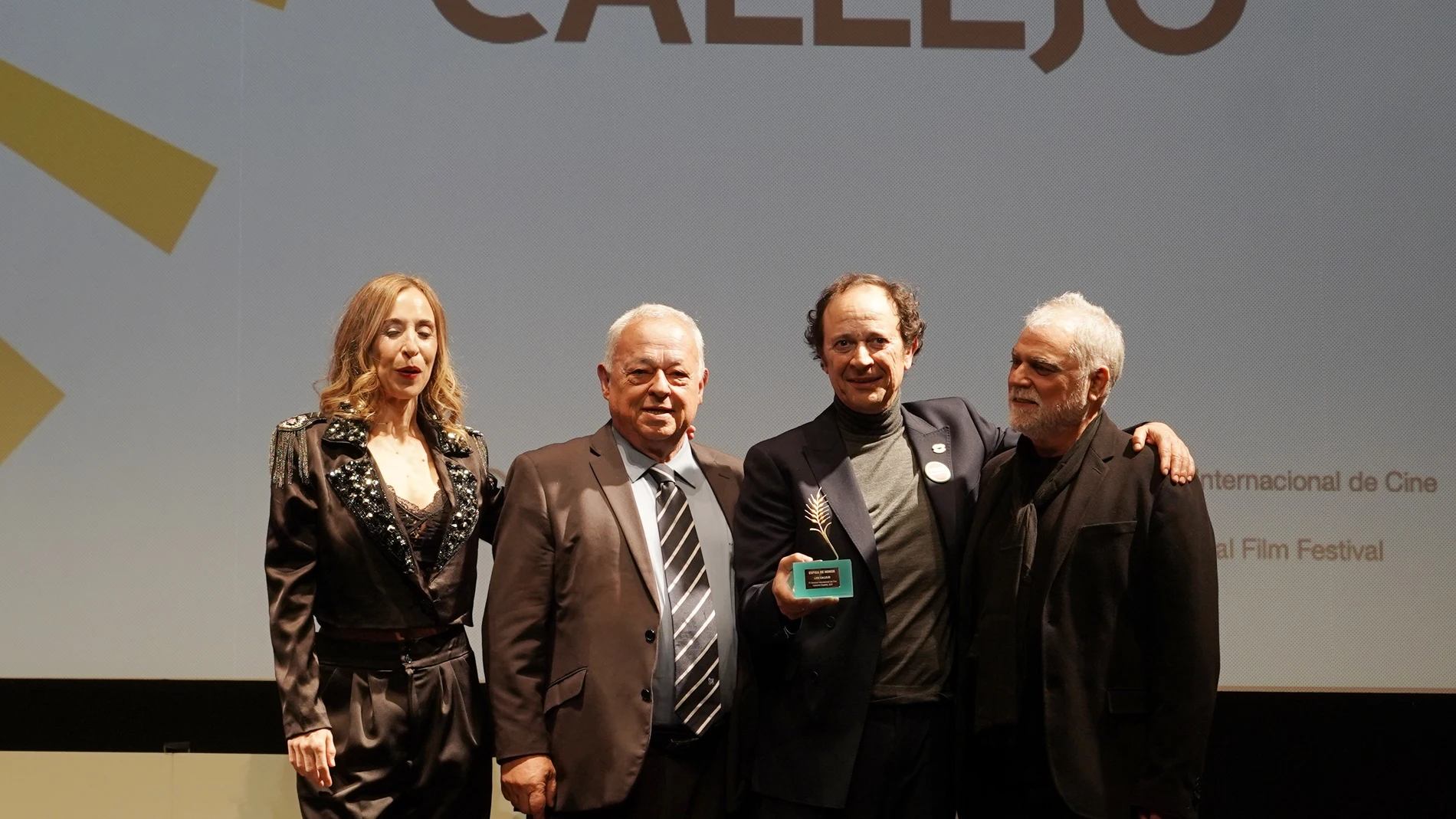 El actor segoviano Luis Callejo recibe la Espiga de Honor de la Seminci, junto a Gonzalo Santonja, Benito Zambrano y Marta Aledo