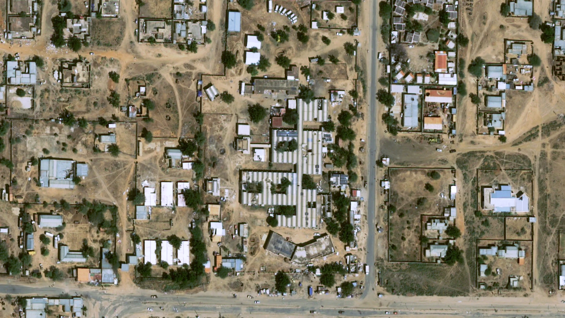 Esta imagen satelital tomada por Airbus DS muestra objetos en tierra en el Hospital de Maternidad Saudí en el-Fasher, Sudán, donde murieron más de 400 personas