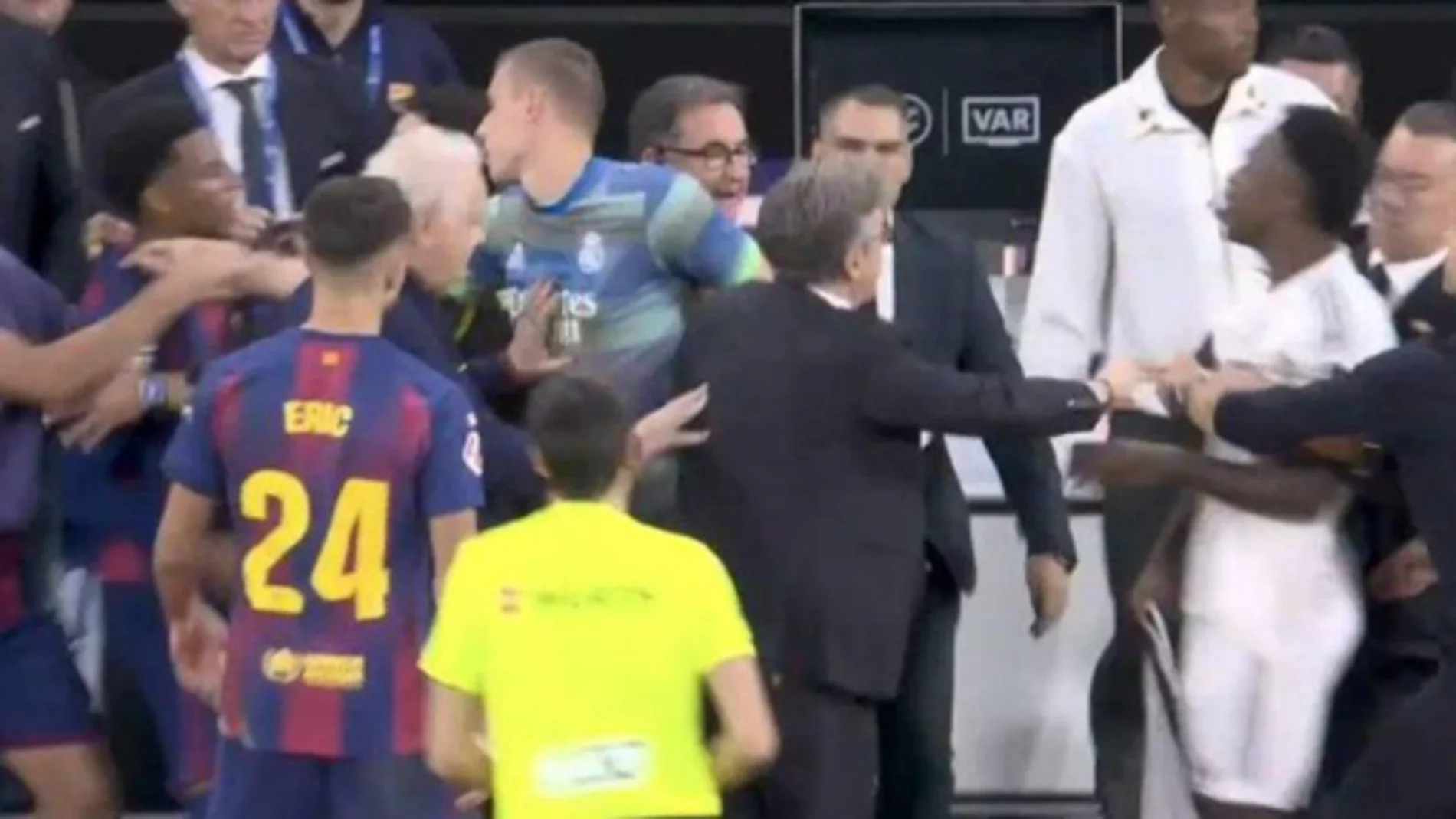 Andriy Lunin durante la tangana