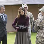 Mary de Dinamarca con una metralleta