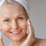  6 cremas hidratantes para piel madura con fórmulas que entienden el paso del tiempo