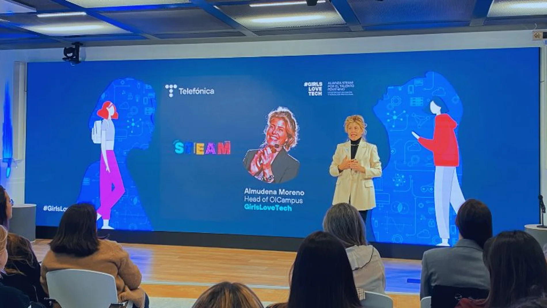 Almudena Moreno, durante uno de los encuentros