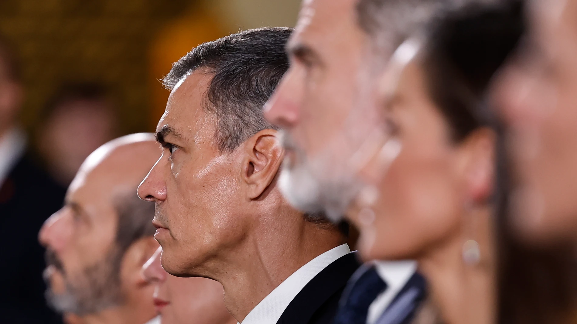 VALENCIA, 29/10/2025.- El presidente del Gobierno, Pedro Sánchez (c), durante el funeral de Estado por las 237 víctimas de la dana celebrado este miércoles en Valencia con motivo del primer aniversario de la tragedia. EFE/ Ballesteros