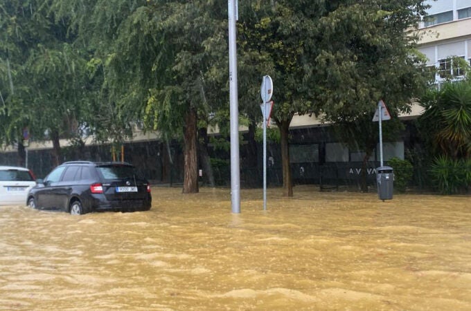 Imagen de la Avenida Adolfo Suarez en Sevilla capital  Imagen de la Avenida Adolfo Suarez en Sevilla capital