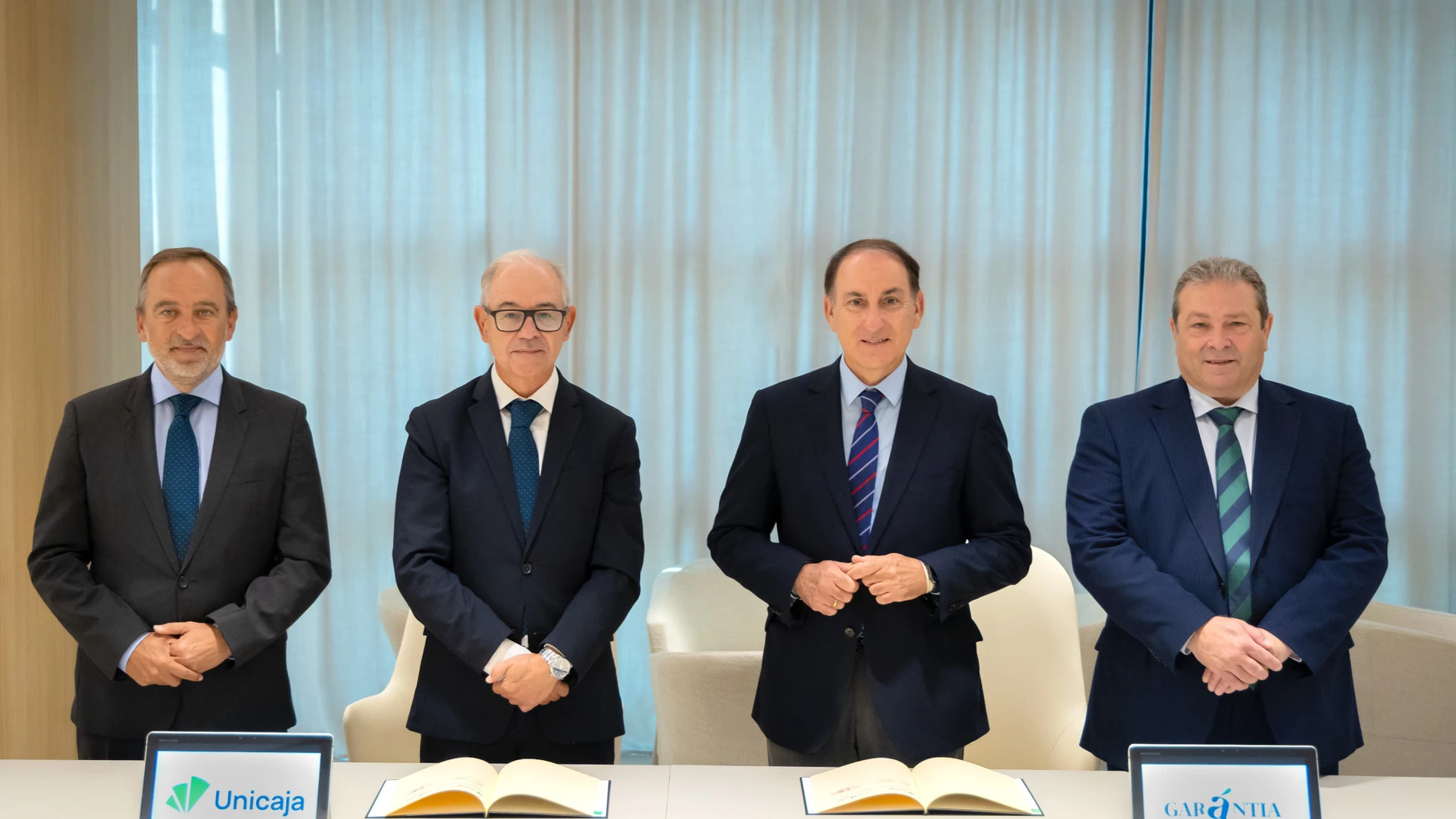 Agustín Sánchez, Isidro Rubiales, Javier González de Lara, y Antonio Vega, hoy tras la firma del convenio de colaboración