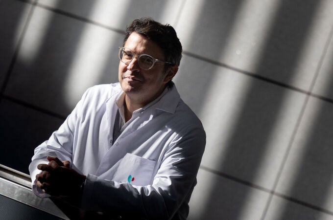 Dr. Carlos Barnés Ruz Dr. Carlos Barnés Ruz