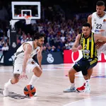 MADRID.-El Real Madrid espera mostrar su cara como local en el duelo de Euroliga ante un también irregular campeón Fenerbahce