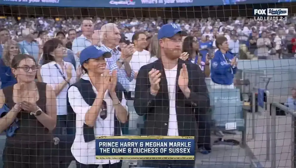 Los duques de Sussex en un partido de béisbol
