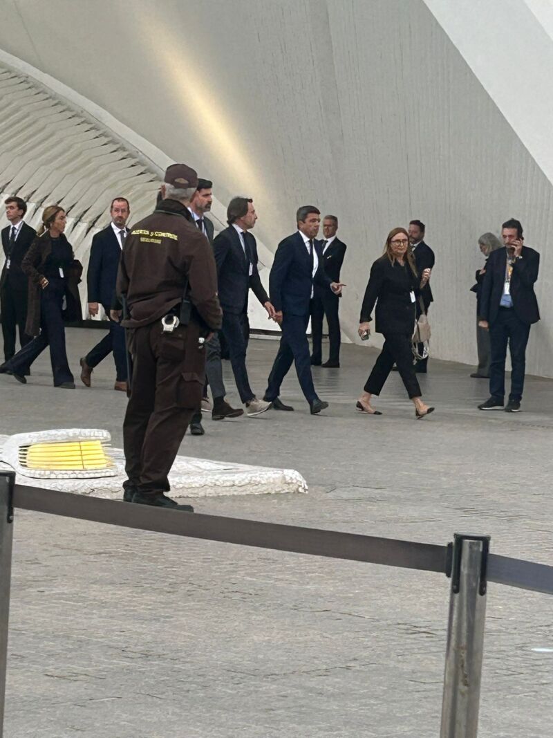 Llegada de Carlos Mazón