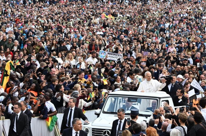 El Papa León XIV celebra su audiencia general semanal en la Plaza de San Pedro