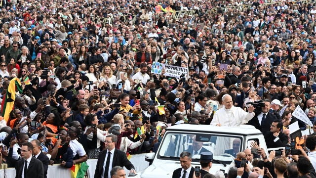 El Papa León XIV celebra su audiencia general semanal en la Plaza de San Pedro
