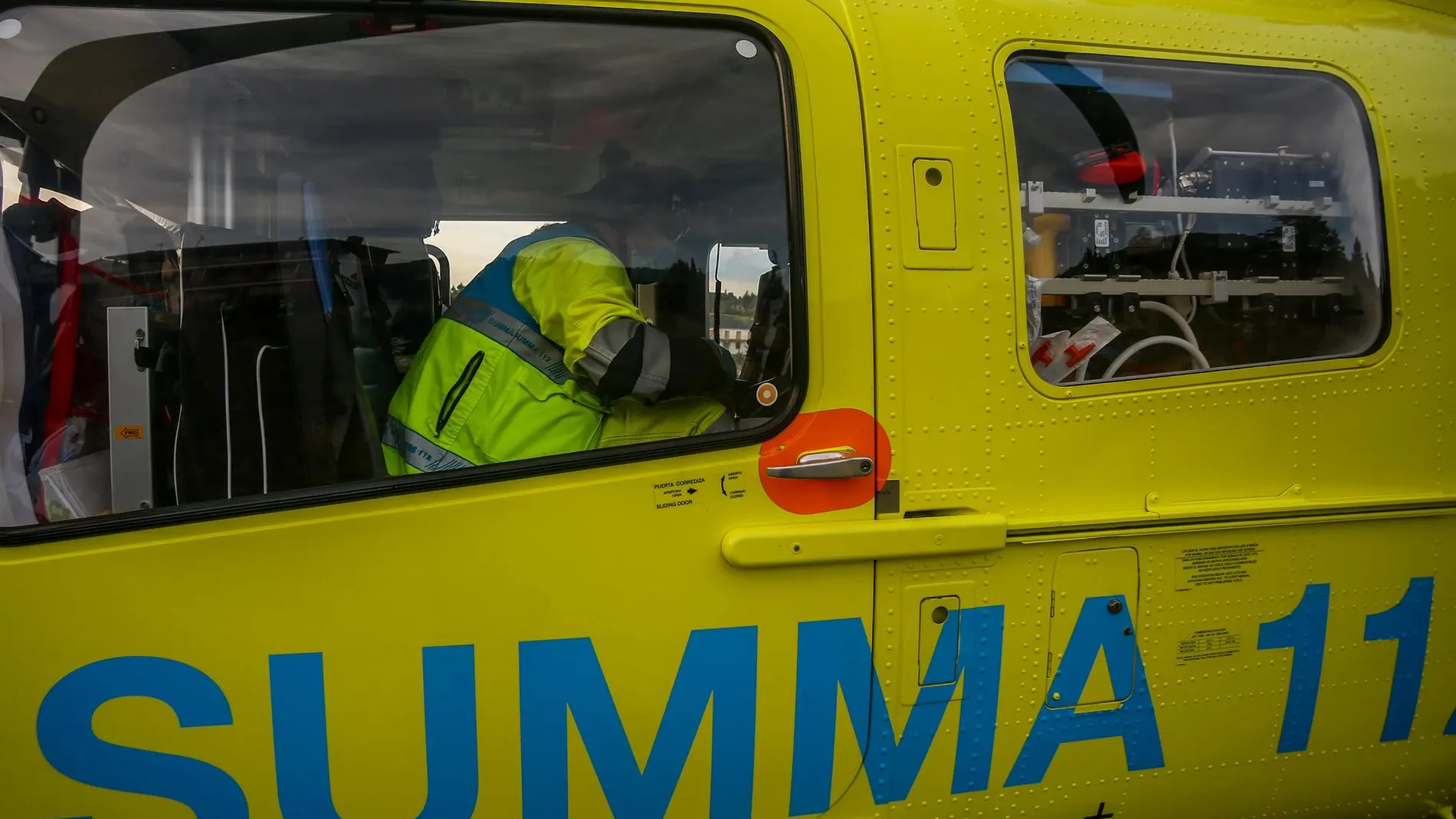 En la extinción han participado 8 dotaciones de bomberos de la Comunidad, además de sanitarios de Summa112 y Guardia Civil