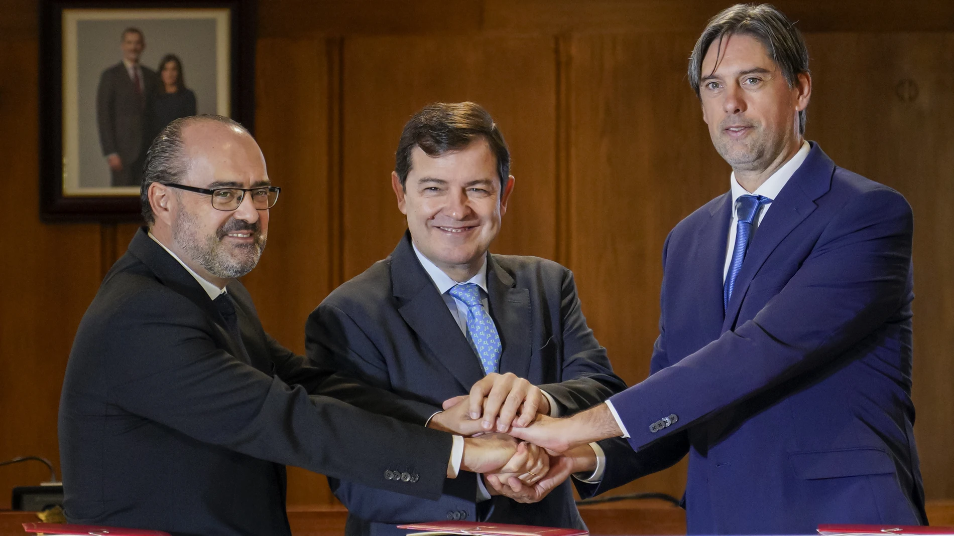 Mañueco sella el protocolo con Marco Morala y Jorge García