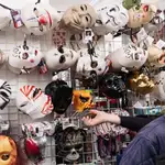 Velas a pilas, no usar pirotecnia o telas poco inflamables, consejos de la Comunidad contra incendios en Halloween