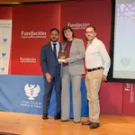 Raquel Bonilla recogió el Premio del Colegio Oficial de Médicos de Toledo en nombre del equipo A Tu Salud