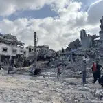 Suben a 100 los muertos en Gaza, entre ellos 35 niños.