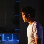 Eric Balbás protagoniza este 'Dibujo de un zorro herido' ('Dibuix d’una guineu ferida'), en el Teatro María Guerrero del CDN