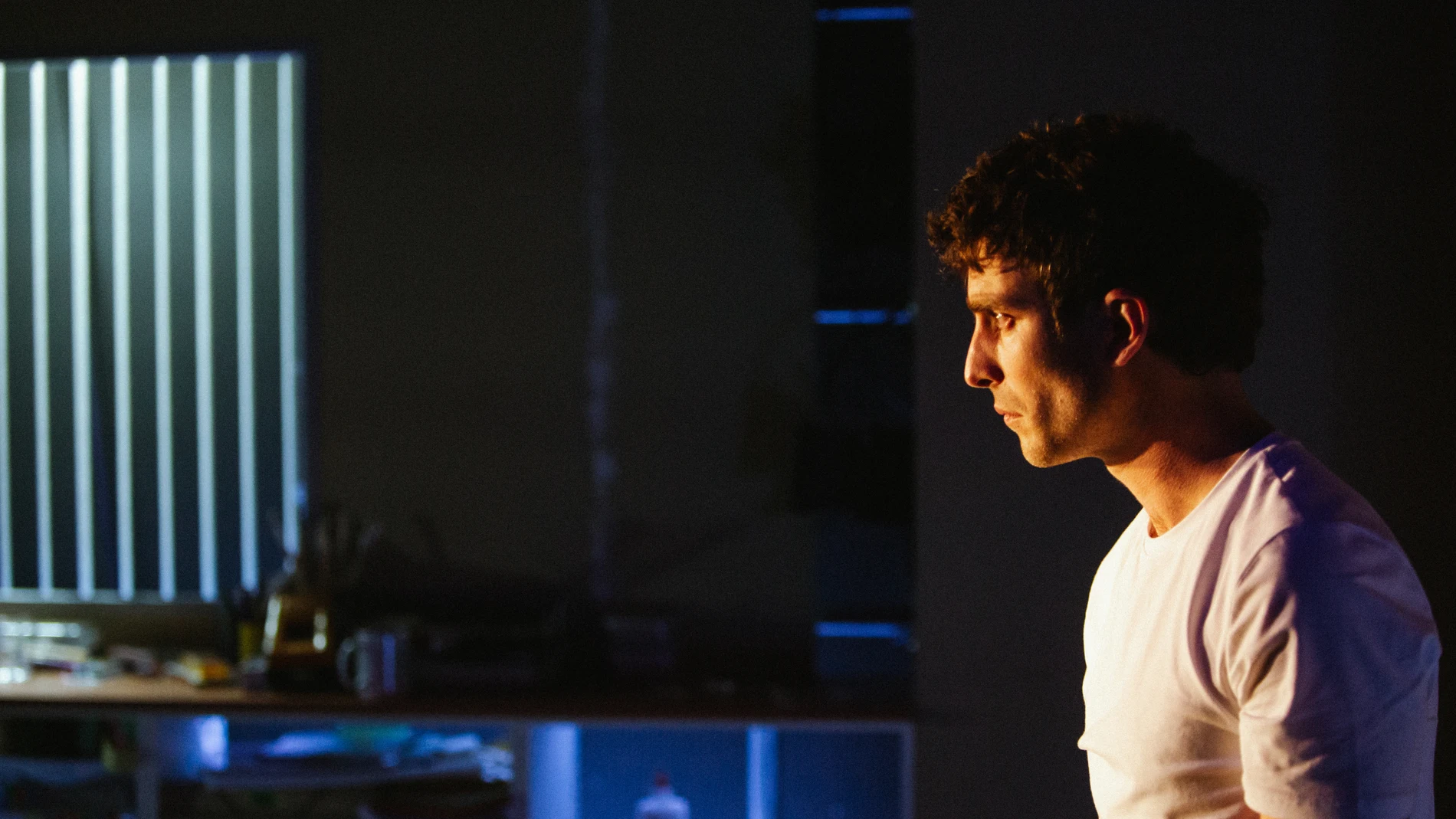 Eric Balbás protagoniza este 'Dibujo de un zorro herido' ('Dibuix d’una guineu ferida'), en el Teatro María Guerrero del CDN