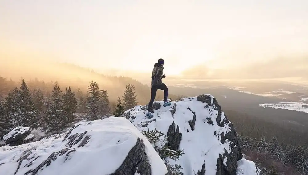 Si te gustan las chaquetas técnicas tipo The North Face, la GORE R3 es una opción más ligera y pensada para correr con viento y frío