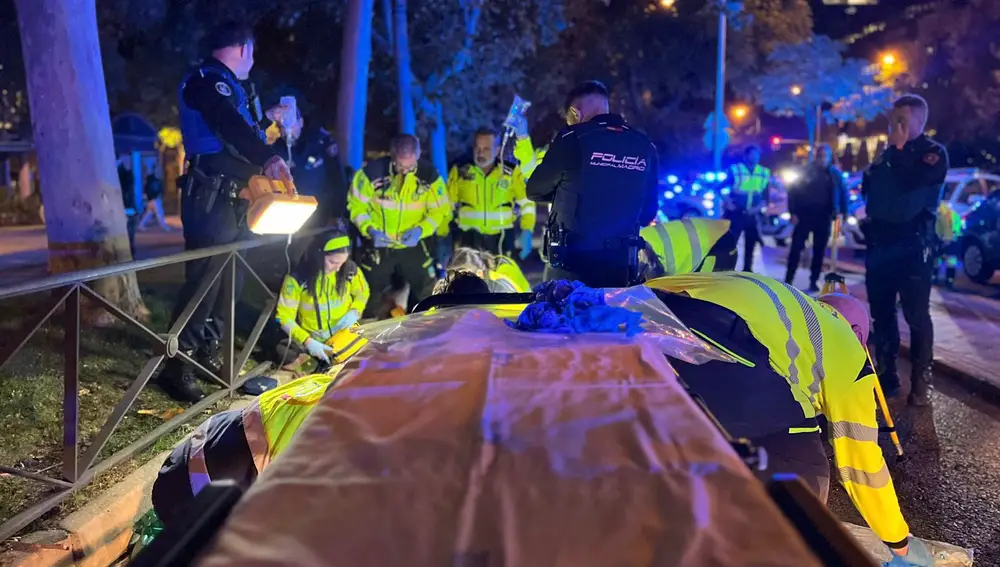 Un taxi atropella a un joven en el Paseo de la Castellana y lo deja herido grave