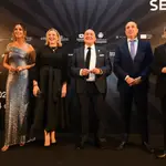 La vicepresidenta de la Junta, Isabel Blanco; el alcalde de Valladolid, Jesús Julio Carnero; la concejala Blanca Jiménez, el vicepresidente de la Diputación de Valladolid, Víctor Alonso; y el director de la Seminci, José Luis Cienfuegos, durante la gala de clausura del festival