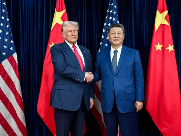 Trump espera que la reunión con Xi lleve a "paz y éxito eternos" October 30, 2025, Busan, South Korea: U.S. President Donald Trump, left, greets Chinese President Xi Jinping, right, before a bilateral meeting at Gimhae Air Base, October 30, 2025, in Busan, South Korea. Europa Press/Contacto/Daniel Torok/White House 30/10/2025 ONLY FOR USE IN SPAIN