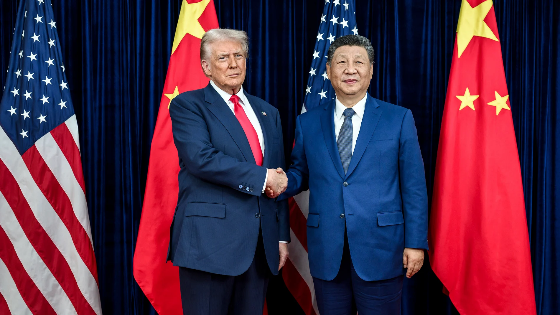 October 30, 2025, Busan, South Korea: U.S. President Donald Trump, left, greets Chinese President Xi Jinping, right, before a bilateral meeting at Gimhae Air Base, October 30, 2025, in Busan, South Korea. Europa Press/Contacto/Daniel Torok/White House 30/10/2025 ONLY FOR USE IN SPAIN