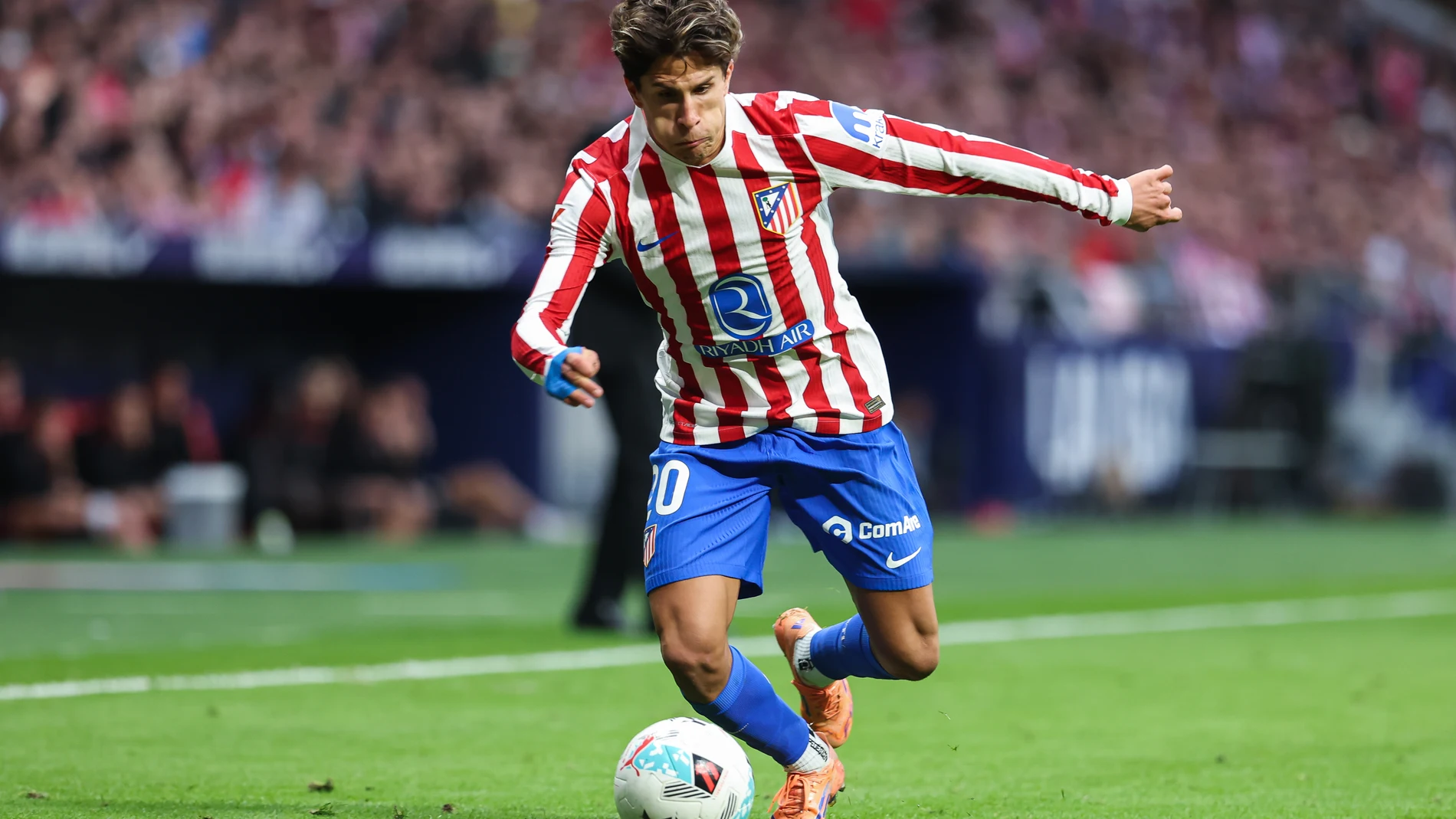 Giuliano Simeone of Atletico de Madrid in action during the Spanish League, LaLiga EA Sports, football match played between Atletico de Madrid and Sevilla FC at Riyadh Air Metropolitano stadium on November 01, 2025, in Madrid, Spain. AFP7 01/11/2025 ONLY FOR USE IN SPAIN