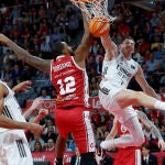 Kramer y Joel Soriano, en presencia de Tavares