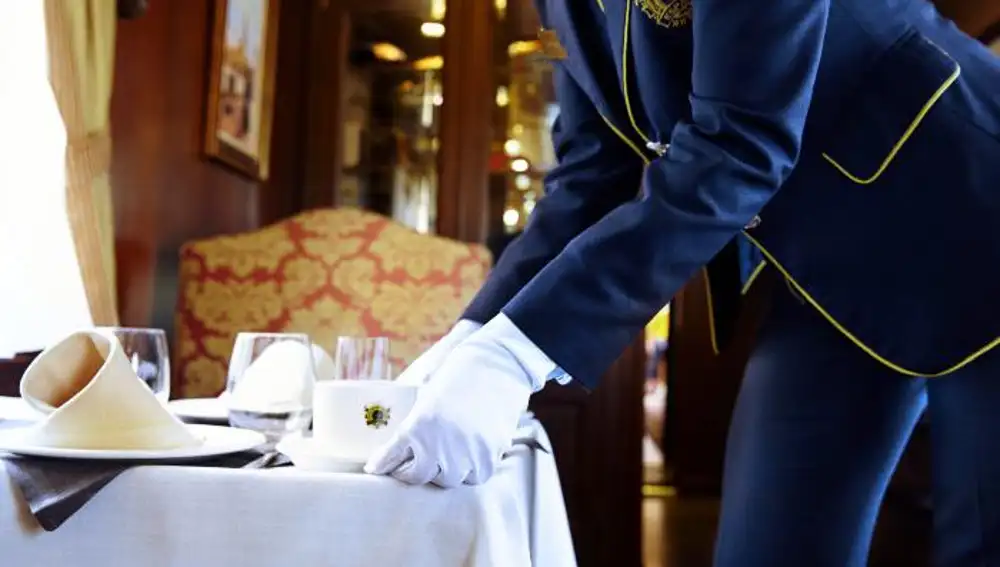 El viaje en tren más bonito del mundo (y está en España): ruta, fechas y cómo reservar