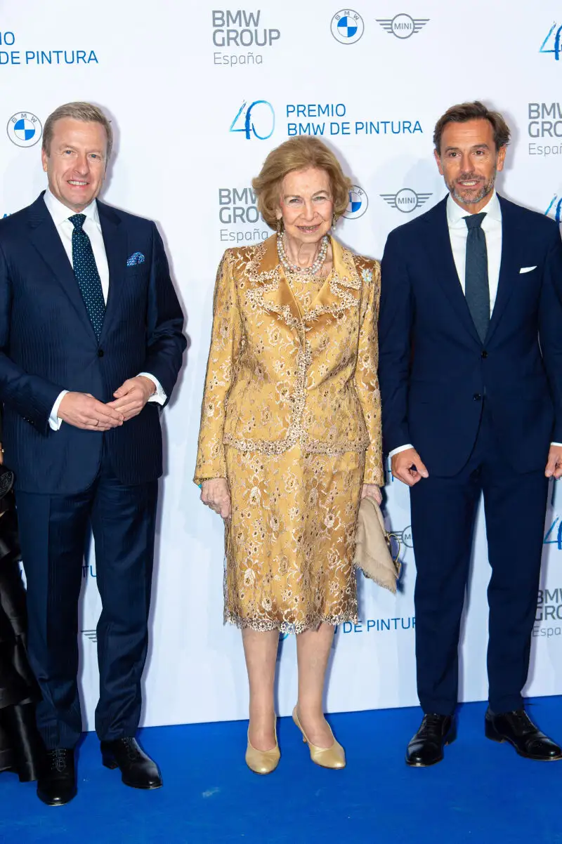 S.M. LA REINA CON PRESIDENTE MUNDIAL BMW OLIVIER ZIPSE Y PRESIDENTE BMW ESPAÑA MANUEL TERROBA