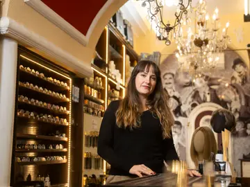 Reportaje en Harpo, tienda de maquillaje para particulares y profesionales. David Jar Reportaje en Harpo, tienda de maquillaje para particulares y profesionales