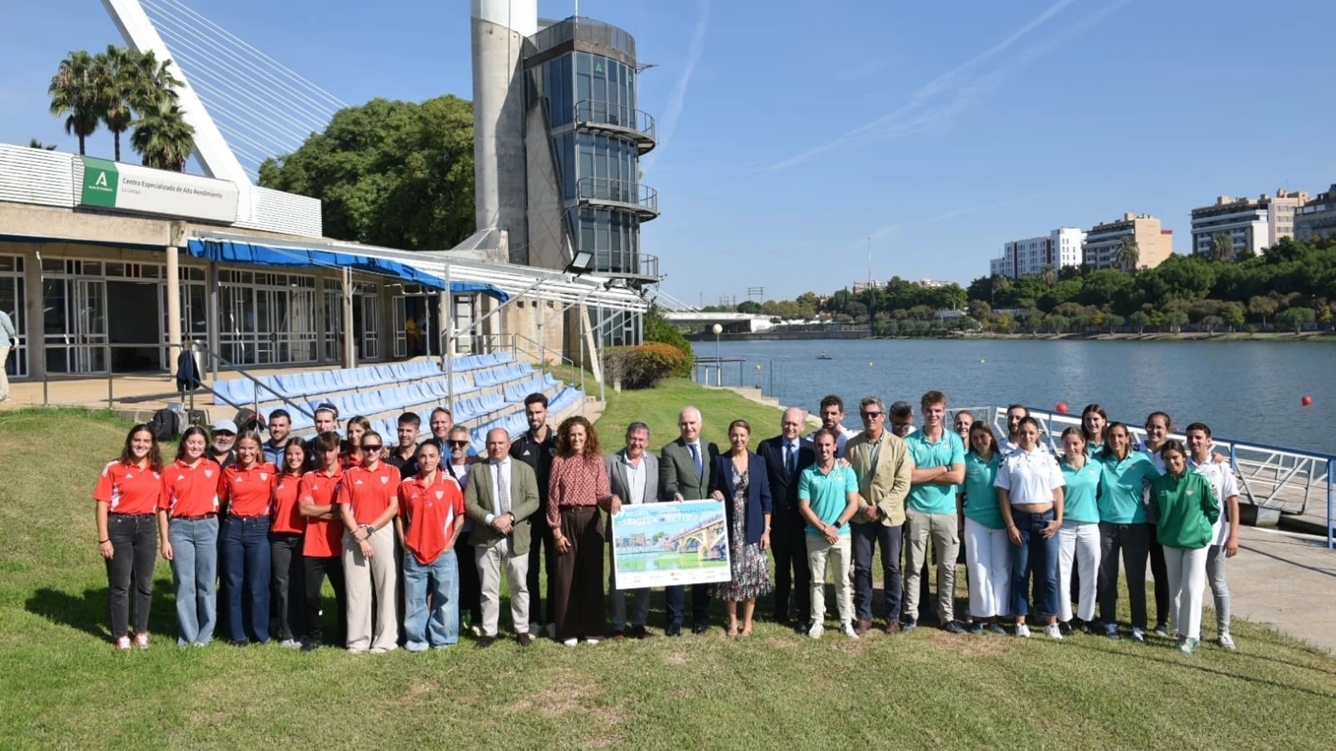 Presentación de la edición número 59 de la Regata Sevilla-Betis, en el CAR de la Cartuja.REMITIDA / HANDOUT por AYTO.DE SEVILLAFotografía remitida a medios de comunicación exclusivamente para ilustrar la noticia a la que hace referencia la imagen, y citando la procedencia de la imagen en la firma04/11/2025