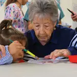 Guarderías en residencias para frenar el deterioro cognitivo en los ancianos