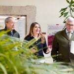 Miriam Chacón / ICAL . La consejera de Educación, Rocío Lucas, participa en la presentación de las actuaciones desarrolladas por la Fundación Miguel Delibes para favorecer el acceso de la comunidad educativa al legado del autor junto director Gerente en Fundación Miguel Delibes, Fernando Zamácola (D) y el presidente de la Fundación Germán Delibes de Castro (I)