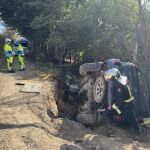 MADRID.-Sucesos.- Heridos leves los dos ocupantes de un coche tras volcar en un camino de tierra en Arganda del Rey