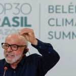 Lula afirma que sería "incoherente" que Brasil renuncie al petróleo