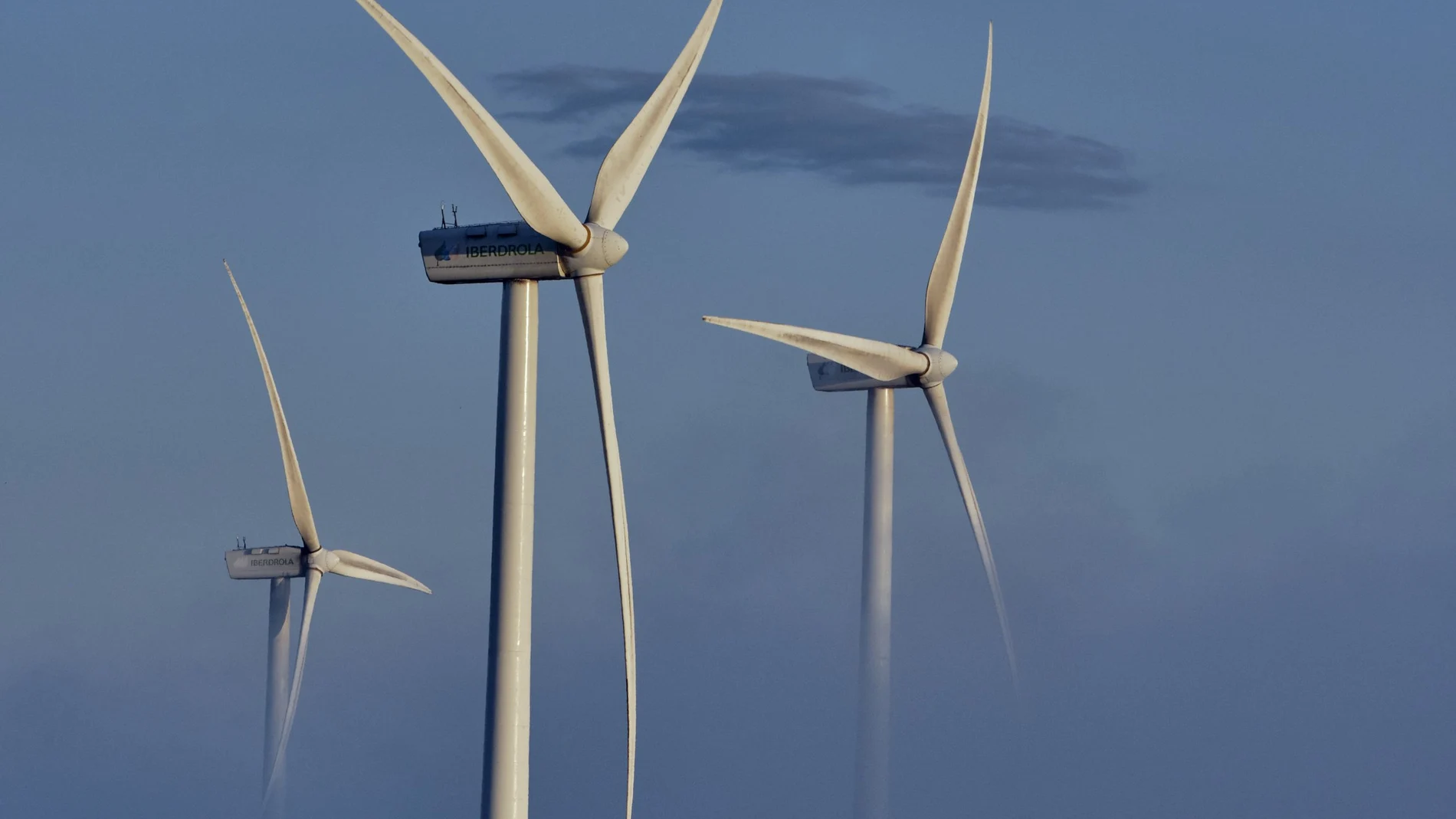 Aerogeneradores en el parque eólico de Sil y Meda, a 31 de mayo de 2023, en Esgos, Ourense, Galicia (España). Foto: Agostime / Europa Press / ContactoPhoto (Foto de ARCHIVO) 31/05/2023