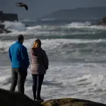 Vientos, lluvias, tormentas y olas activan avisos en buena parte de España