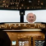 Ramón Vallès, piloto: "Este error con tu móvil en el avión puede poner en peligro el vuelo"