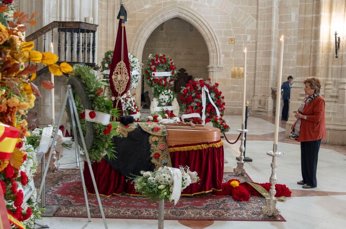 Jerez despide a Rafael de Paula con palmas por bulerías en su funeral Jerez despide a Rafael de Paula con palmas por bulerías en su funeral